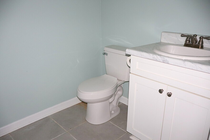 More Photos Of 501 Plaza Dr, Enterprise Storefront Retail Office For Sale