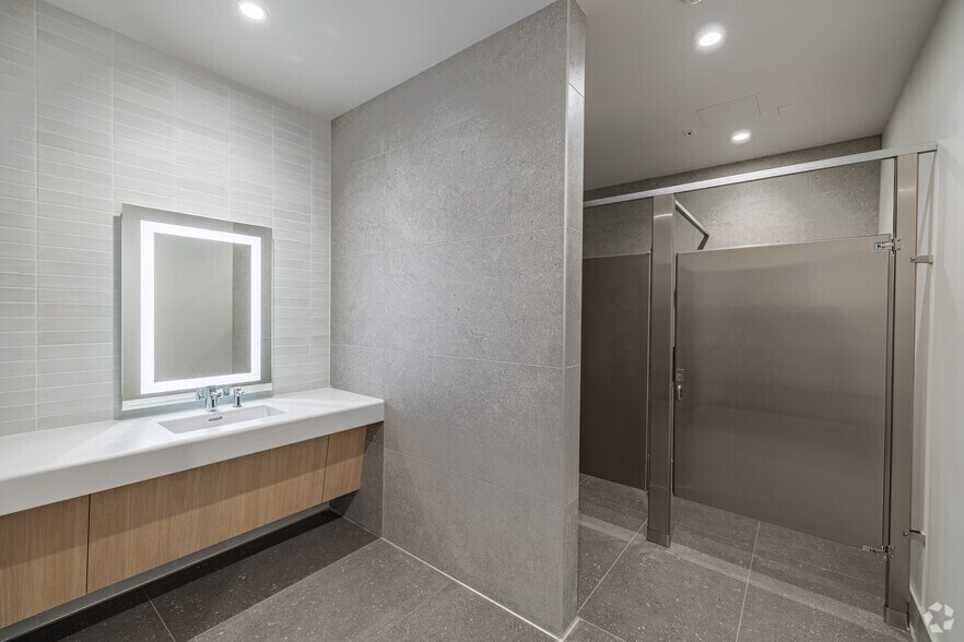 More Photos Of 5677 Oberlin Dr, San Diego Office For Sale