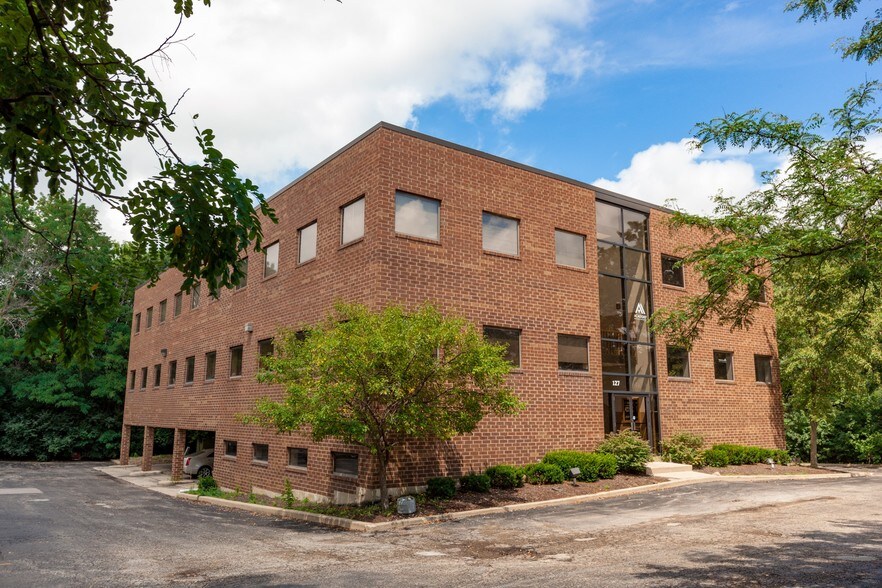More Photos Of 127 E Lake St, Bloomingdale Office For Lease