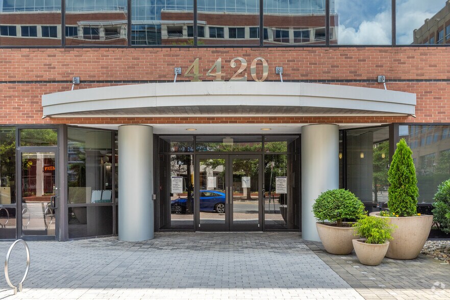 More Photos Of 4420 N Fairfax Dr, Arlington Office For Lease