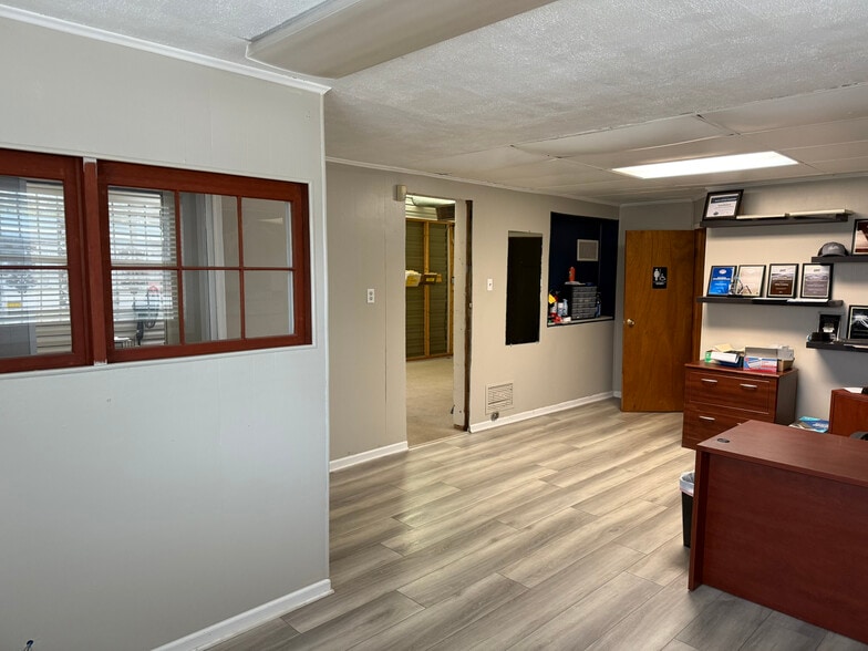 More Photos Of 4700-4702 Southeastern ave, Indianapolis Auto Repair For Sale