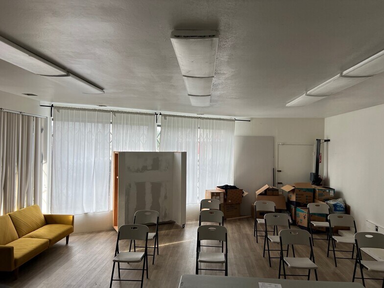 More Photos Of 5425 Mission St, San Francisco Showroom For Sale