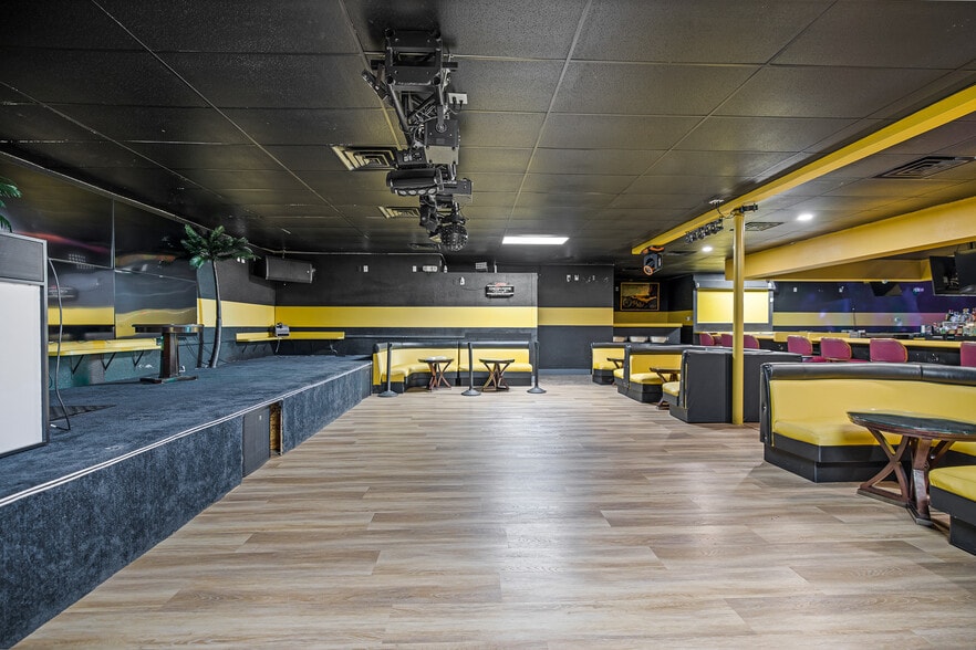 More Photos Of 4465 E Sahara Ave, Las Vegas Bar For Sale