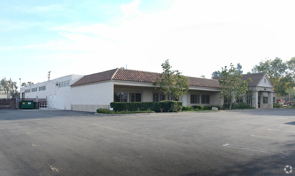 More Photos Of 250 Fischer Ave, Costa Mesa Warehouse For Lease