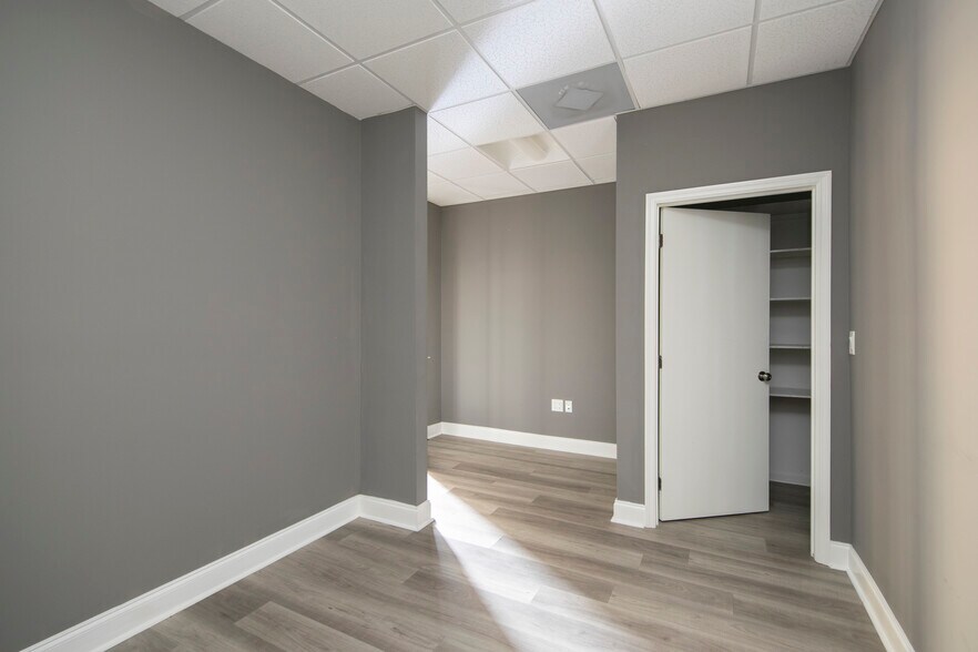 More Photos Of 6451 E Rogers Cir, Boca Raton Light Manufacturing For Lease