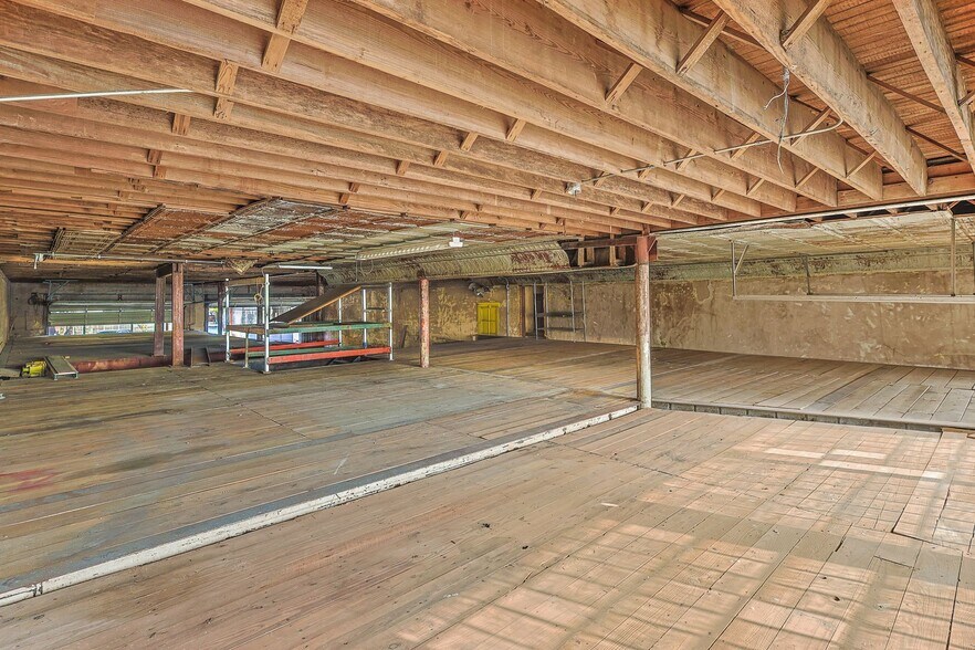 More Photos Of 125 S Waco St, Hillsboro Office For Sale