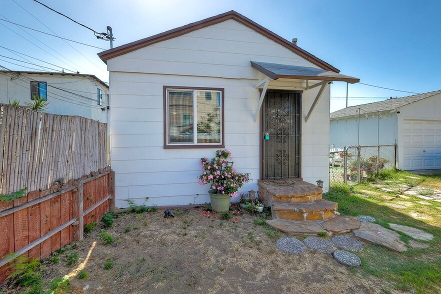 More Photos Of 4918 Del Monte Ave, San Diego Multifamily For Sale