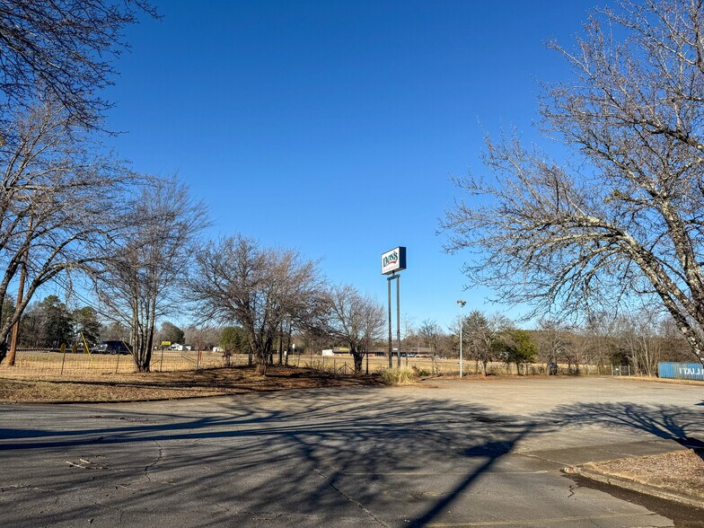 More Photos Of 619 Oakland Rd, Spindale Restaurant For Lease