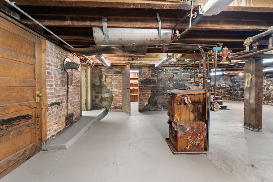 More Photos Of 102 Crosby St, Tekoa Flex For Sale