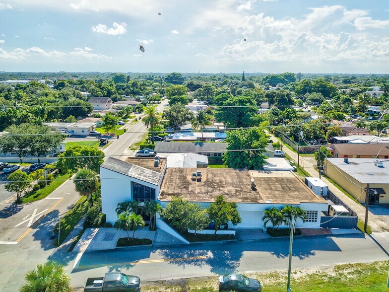 More Photos Of 2115-2145 SW 2nd Ave, Fort Lauderdale Showroom For Sale