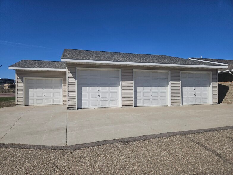 More Photos Of 1955 1st Ave N, Windom Hotel For Sale