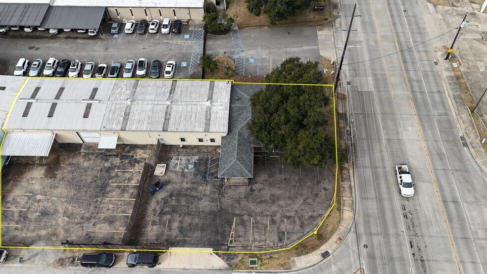 More Photos Of 1101 Eraste Landry Rd, Lafayette Flex For Lease