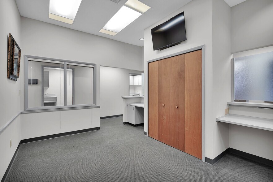 More Photos Of 3599 University Blvd S, Jacksonville Medical For Sale