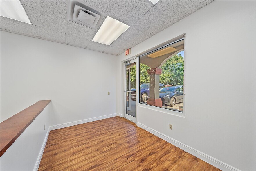 More Photos Of 306 N Rhodes Ave, Sarasota Medical For Sale