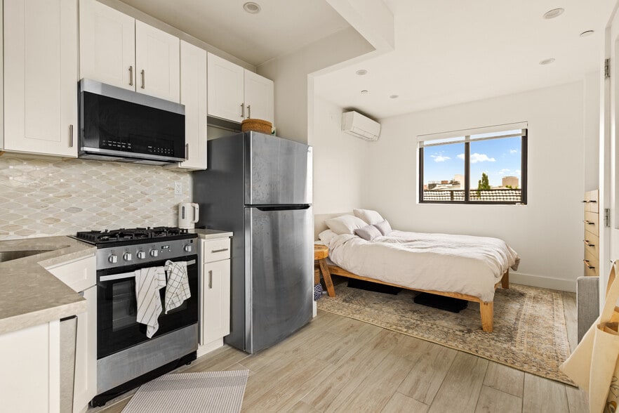 More Photos Of 158 Newton St, Brooklyn Apartments For Sale