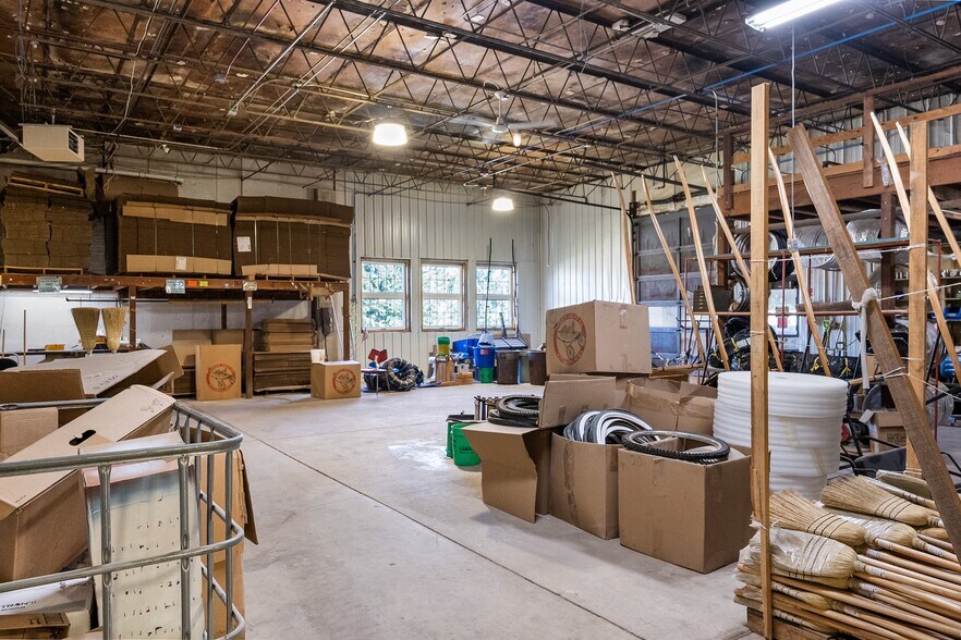 More Photos Of 3050 Wagner Rd, Waterloo Freestanding For Sale
