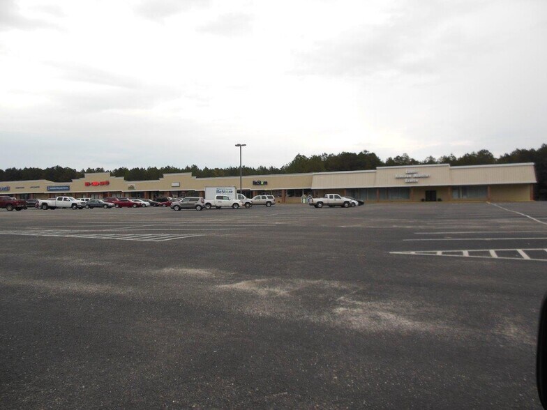 More Photos Of 1622-1699 Douglas Ave, Brewton Storefront For Lease