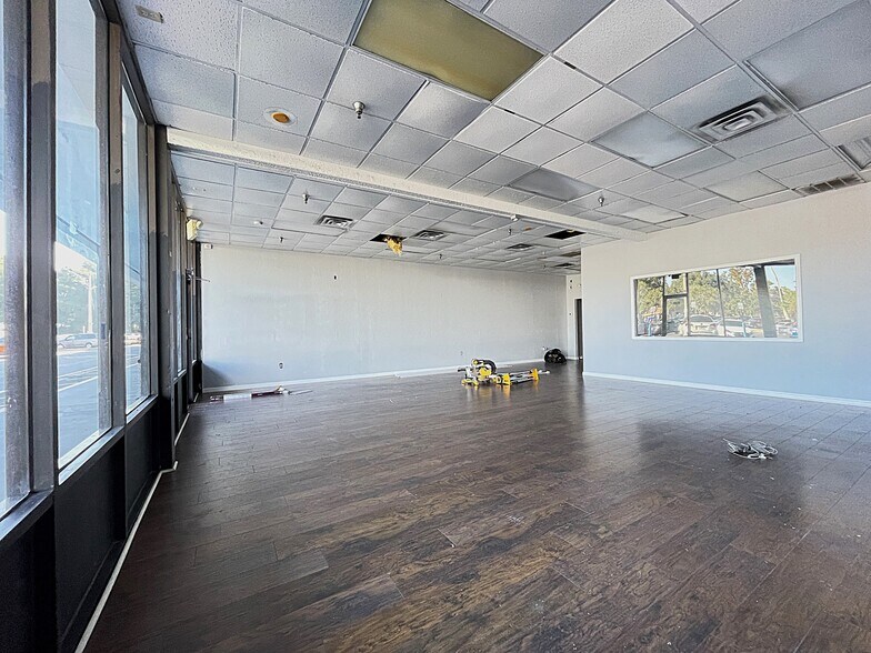 More Photos Of 2018-2132 SW 34th St, Gainesville General Retail For Lease