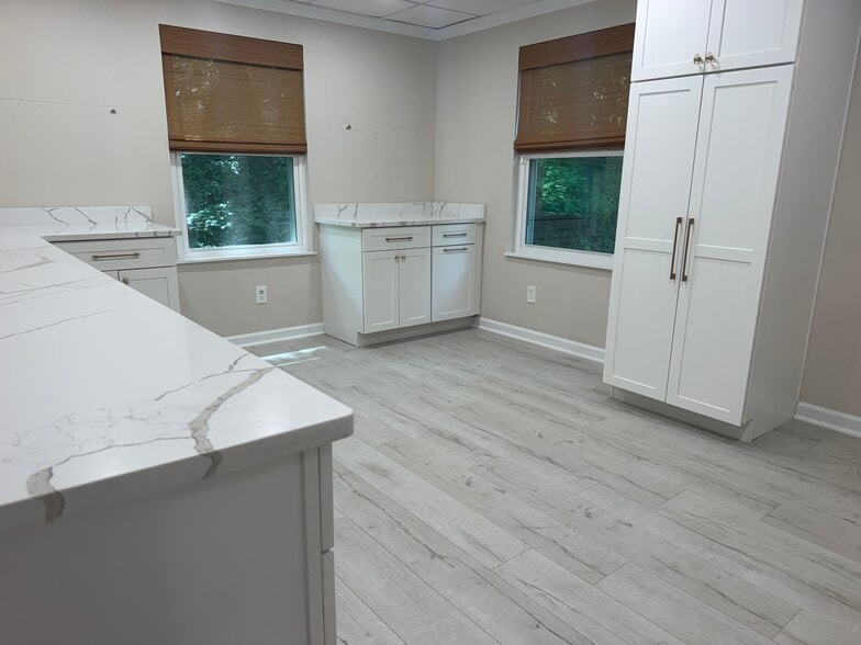 More Photos Of 425 E Crossville Rd, Roswell Office Residential For Sale