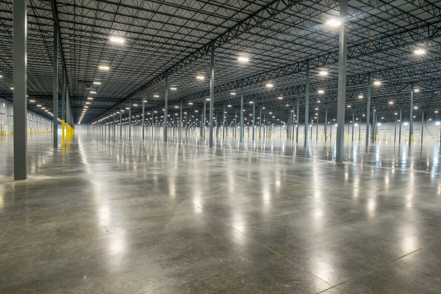 More Photos Of 120 Velocity Way, Shepherdsville Distribution For Lease