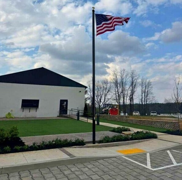 More Photos Of 30 Wall St, Jasper Auto Repair For Lease