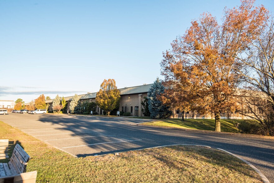 More Photos Of 150 Oberlin Ave N, Lakewood Warehouse For Lease