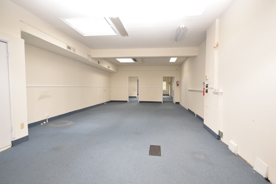 More Photos Of 108 W Jefferson St, Falls Church Warehouse For Lease
