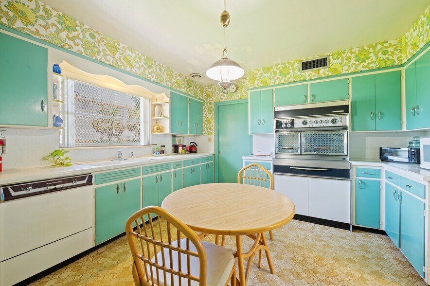 More Photos Of 20 SW 4th St, Dania Office For Sale