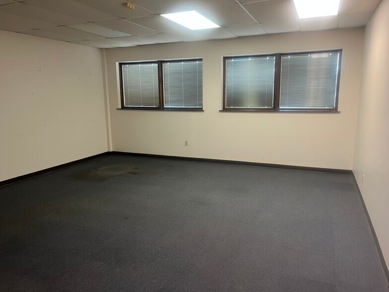 More Photos Of 2401 Chicago St, Valparaiso Telecom Hotel Data Hosting For Lease