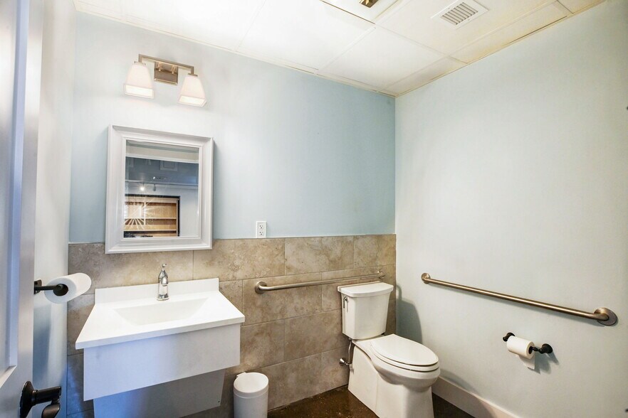 More Photos Of 1 Johnny Cake Hill, New Bedford Storefront Retail Office For Lease