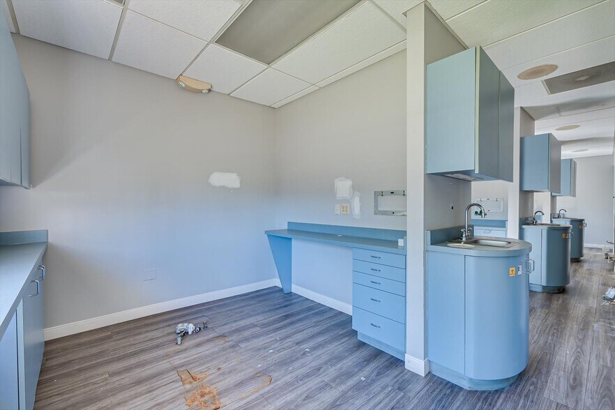 More Photos Of 2412 Plainfield Ave, South Plainfield Office For Sale