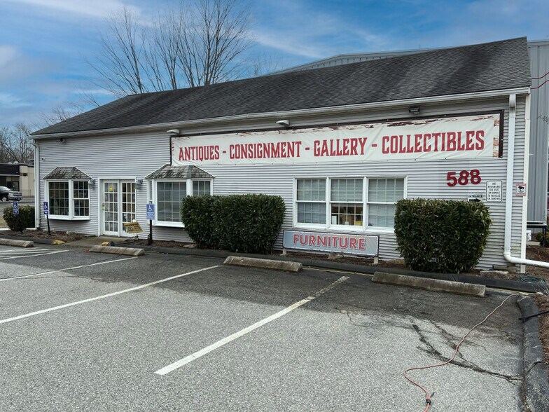 More Photos Of 588 Boston Post Rd, Guilford Freestanding For Lease