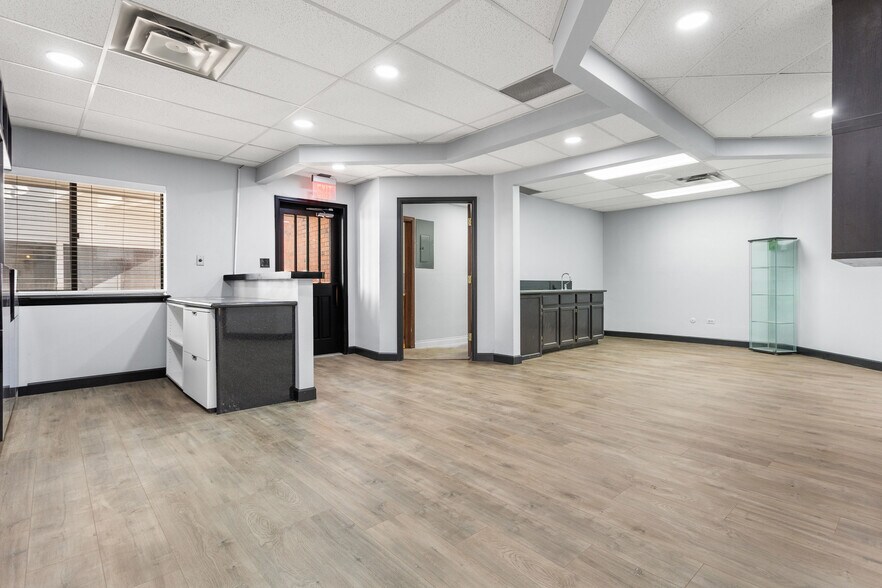 More Photos Of 1231 S Parker Rd, Denver Medical For Sale