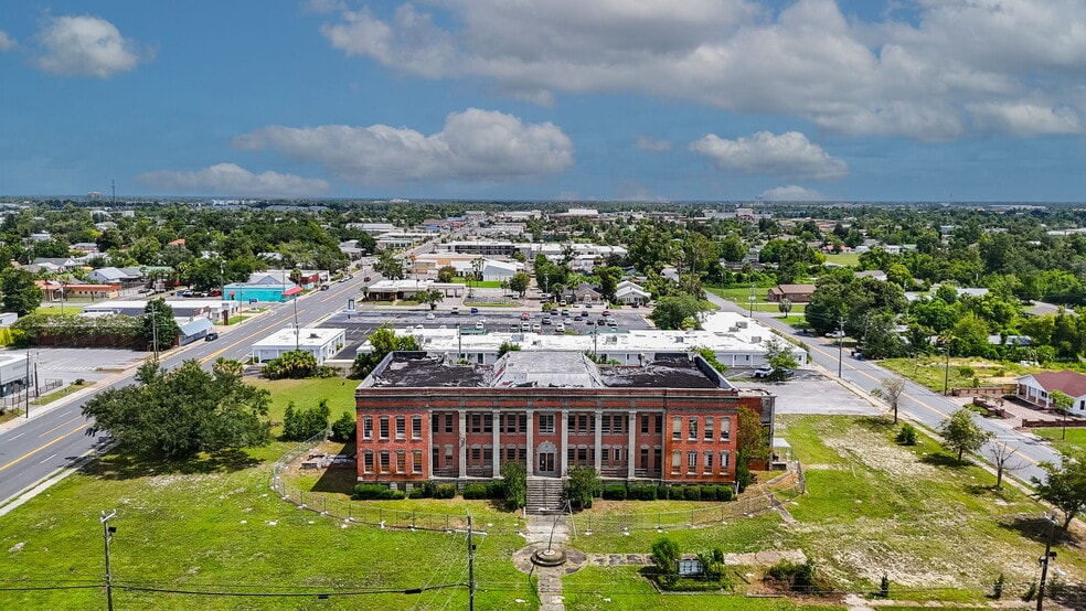More Photos Of 101 E 7th St, Panama City Schools For Sale