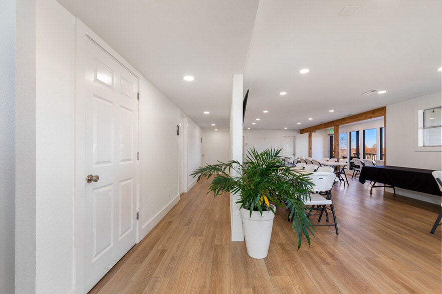 More Photos Of 519 Quail Run Rd, Grove Golf Course Driving Range For Sale