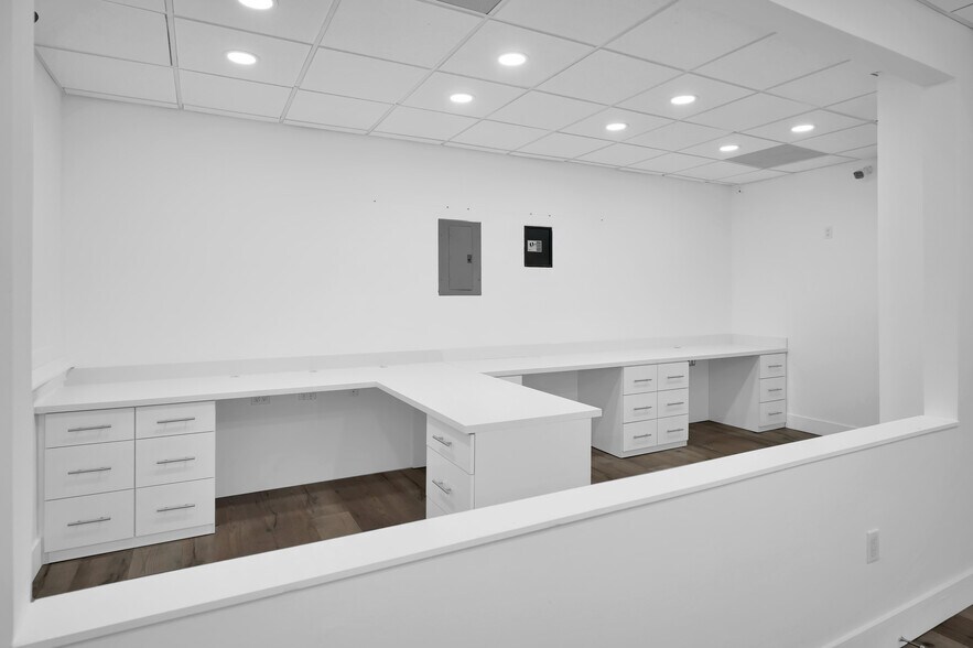 More Photos Of 7311-7323 NW 12th St, Miami Light Distribution For Sale