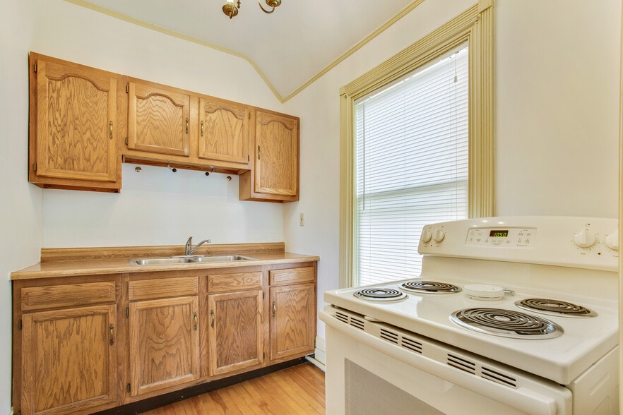 More Photos Of 270 Maple St, Springfield Hospitality For Sale