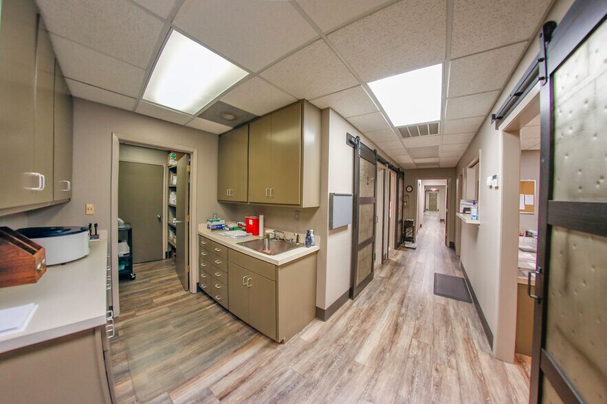 More Photos Of 4550 Lamar Ave, Paris Rehabilitation Center For Lease