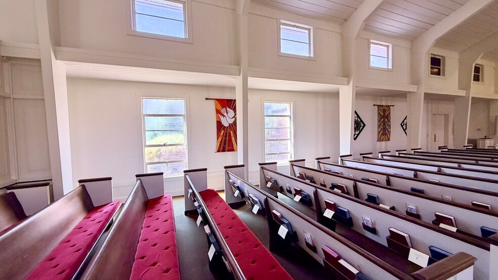 More Photos Of 195 New Market Rd, Tryon Religious Facility For Sale