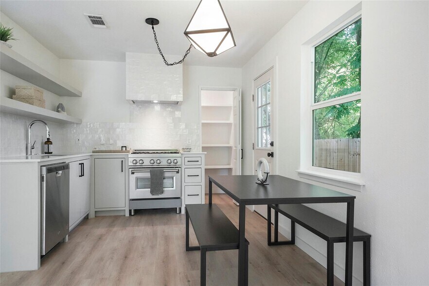 More Photos Of 2303 Leffingwell St, Houston Specialty For Sale