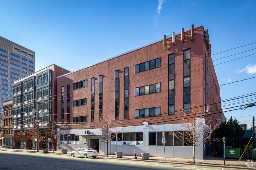 Primary Photo Of 115 Christopher Columbus Dr, Jersey City Medical For Lease