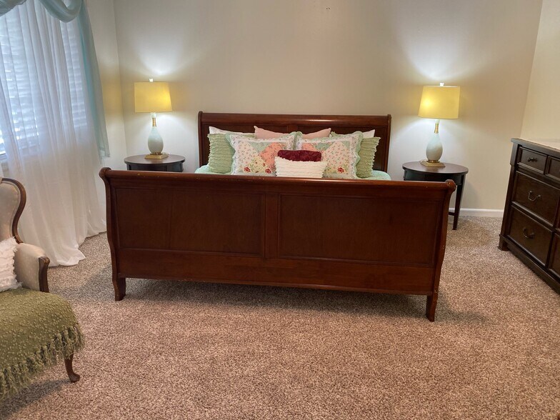 More Photos Of 142 W Columbia Rd, Thousand Oaks Healthcare For Sale