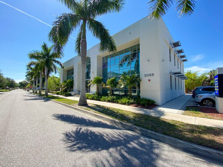 More Photos Of 2068 Hawthorne St, Sarasota Medical For Lease