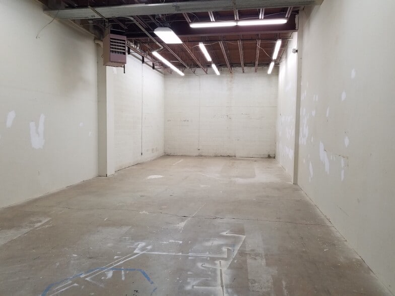 More Photos Of 18775 N Frederick Rd, Gaithersburg Warehouse For Lease