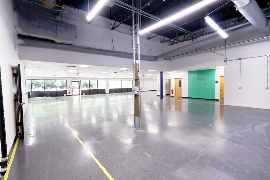 More Photos Of 630 Forest St, Marlborough Research And Development For Lease