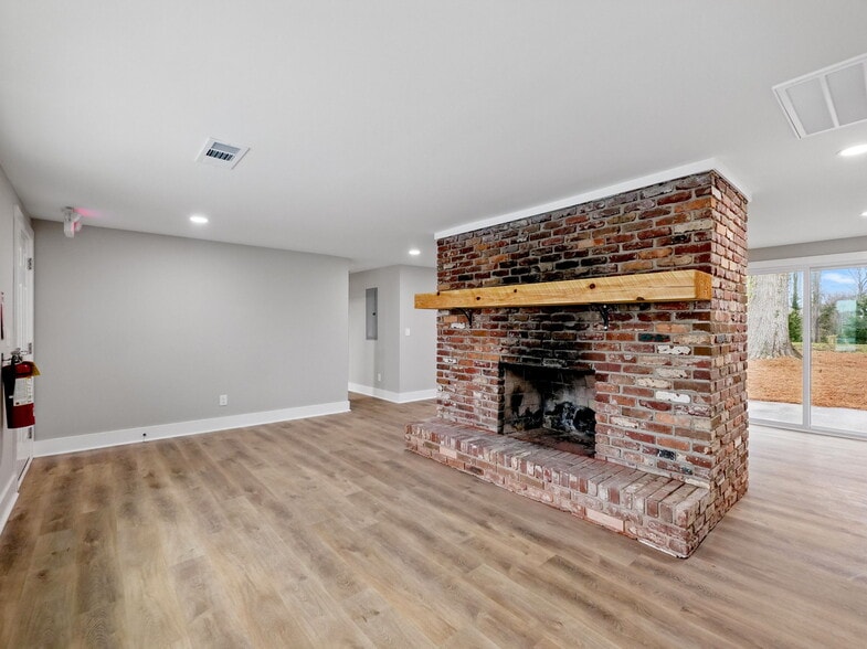 More Photos Of 3473 Atlanta Hwy, Flowery Branch Office For Sale