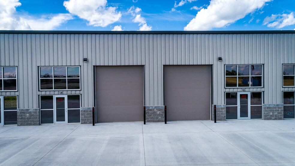 More Photos Of 2040 SW 5th St, Lincoln Distribution For Lease