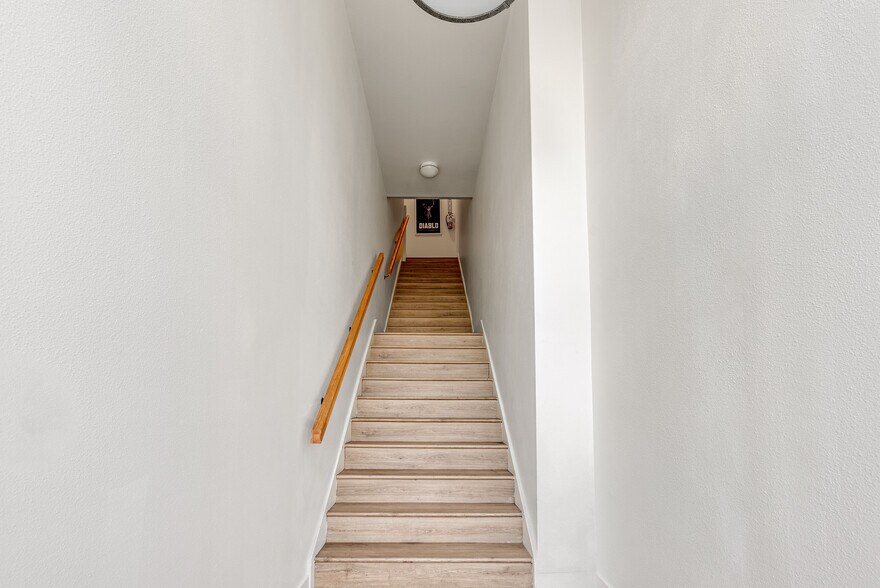 More Photos Of 6208-6212 Santa Monica Blvd, Los Angeles Loft Creative Space For Lease