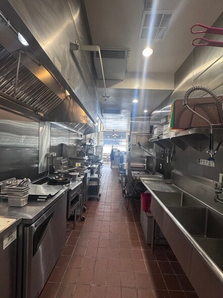 More Photos Of 349 N La Cienega Blvd, Los Angeles Restaurant For Lease