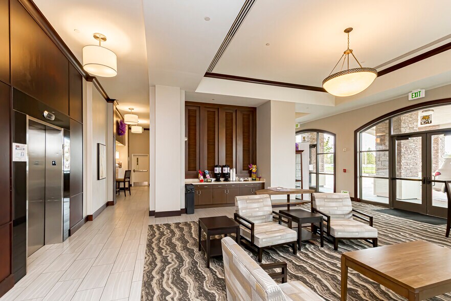 More Photos Of 4001 Nicholson Dr, Baton Rouge Hotel For Lease